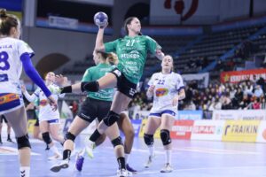 Lee más sobre el artículo El Atticgo Bm Elche recupera la sonrisa en la Liga Guerreras Iberdrola (17-26)