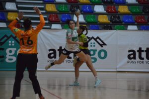 Lee más sobre el artículo El Atticgo BM Elche se impone en el<br>Esperanza Lag (27-22)