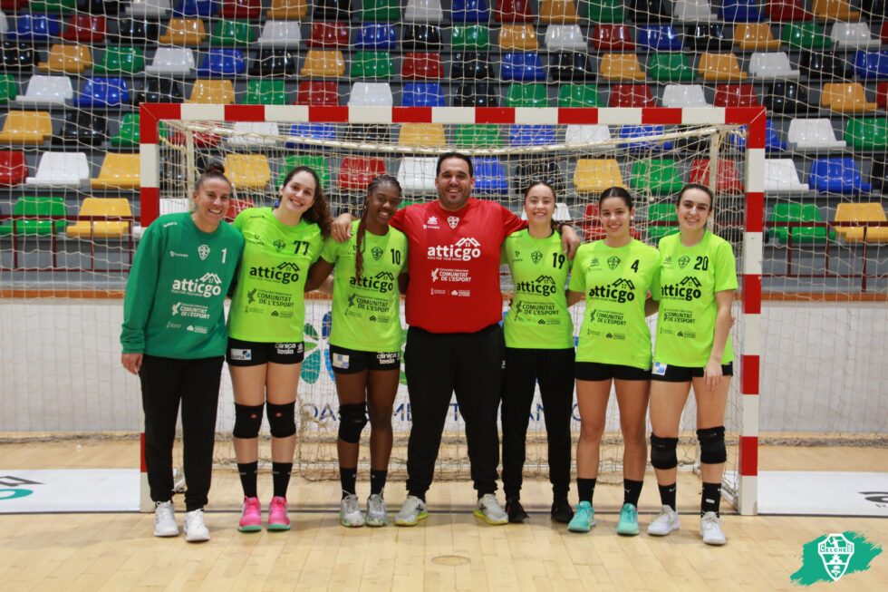 El Atticgo Bm Elche Se Reparte Por El Mundo Club Balonmano Elche